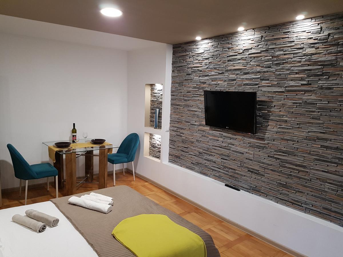 Woodstone Apartment Ploieşti Extérieur photo