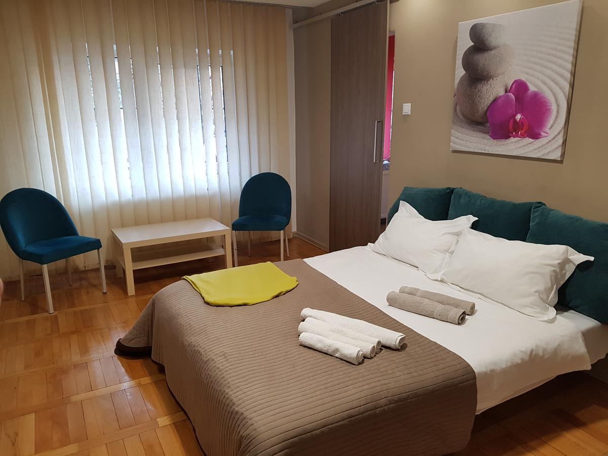 Woodstone Apartment Ploieşti Extérieur photo